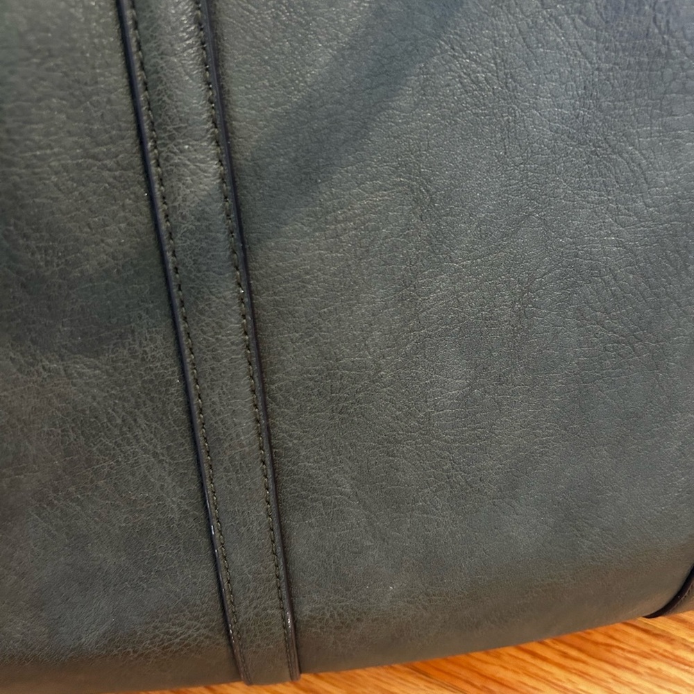 Deep Green Weekender Travel Bag - Picture 3 of 10